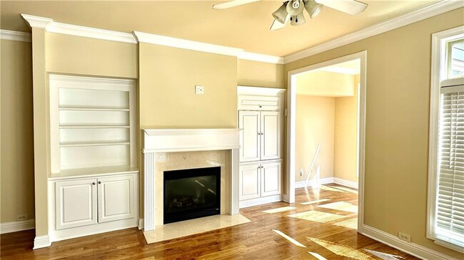 Building Photo - 10816 Ellicot Way