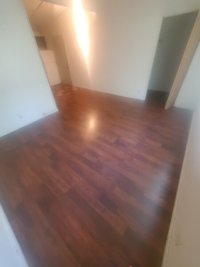 Building Photo - 215 Avon St