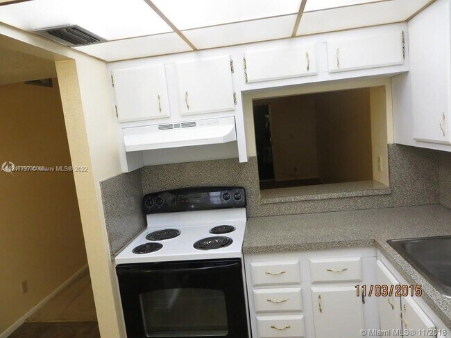 Foto del edificio - 7900 Camino Cir