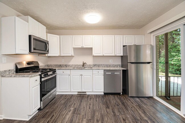 Building Photo - 2364 Peachwood Cir NE