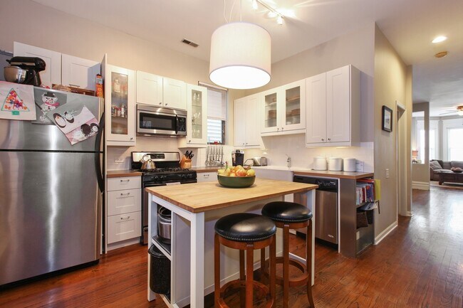 Foto del edificio - 3339 N Kenmore Ave