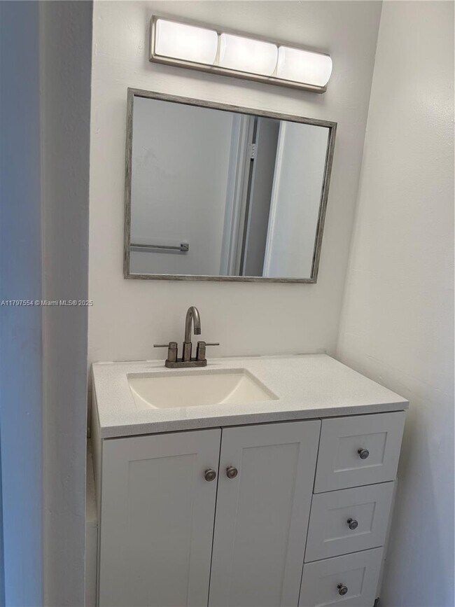Foto del edificio - 870 SW 129th Pl