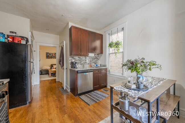Foto del edificio - 2550 N Southport Ave