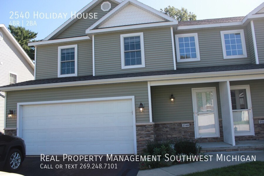 Beautiful 4 bedroom, 2.5 bath townhome in House Rental in St