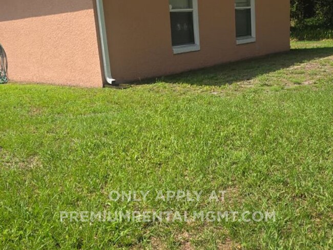 Foto del edificio - Spacious 4 bedrooms all one story home.