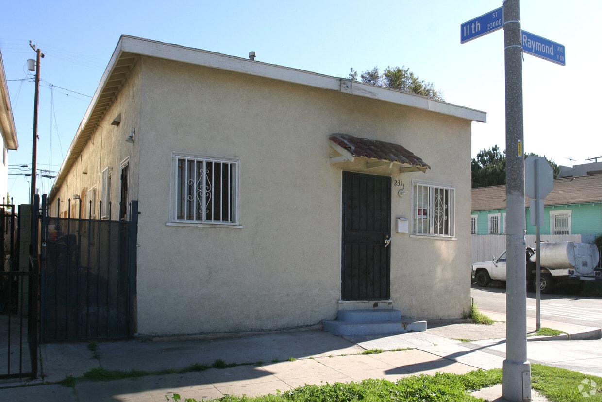 Building Photo - 2311 E 11th St
