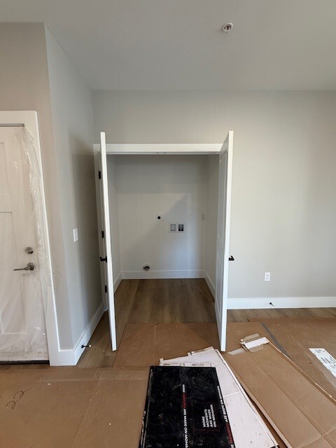 Birch laundry closet - Penn Station Townhomes