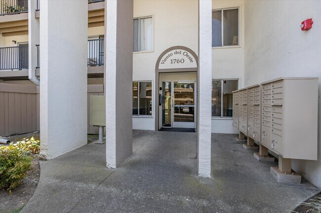 Building Photo - 1760 Halford Ave