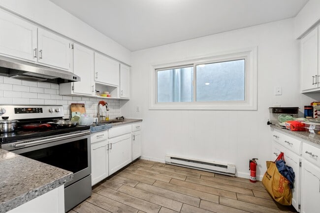 Building Photo - 313 9th St
