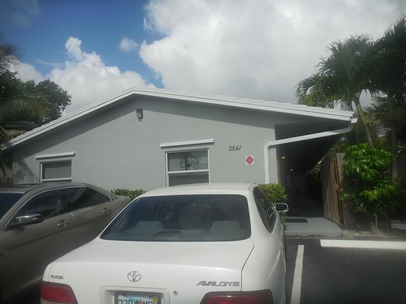 Foto principal - 3841 NE 3rd Ave