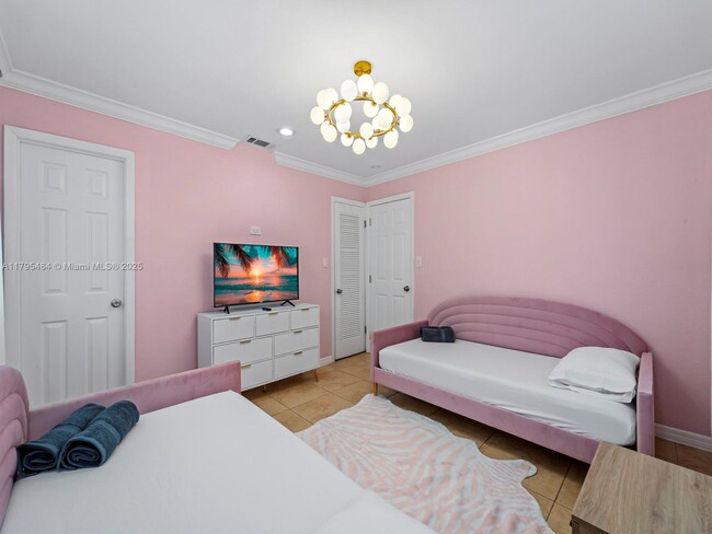 Foto del edificio - 1761 NE 52nd St
