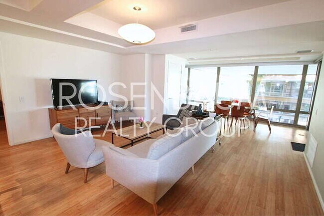 Foto del edificio - Enchanting fully furnished two-bed Condo a...