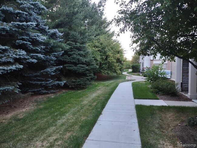 Foto del edificio - GORGEOUS 2 BED TOWNHOUSE! APRIL MOVE IN SPECIAL!