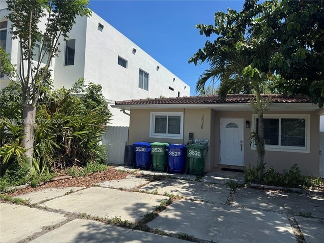 Building Photo - 3528 SW 25th Ter