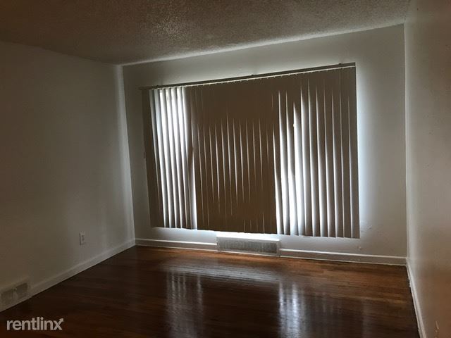 Primary Photo - 9531 Greenview Ave
