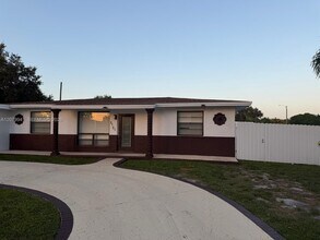 Building Photo - 3151 SW 37th Ave