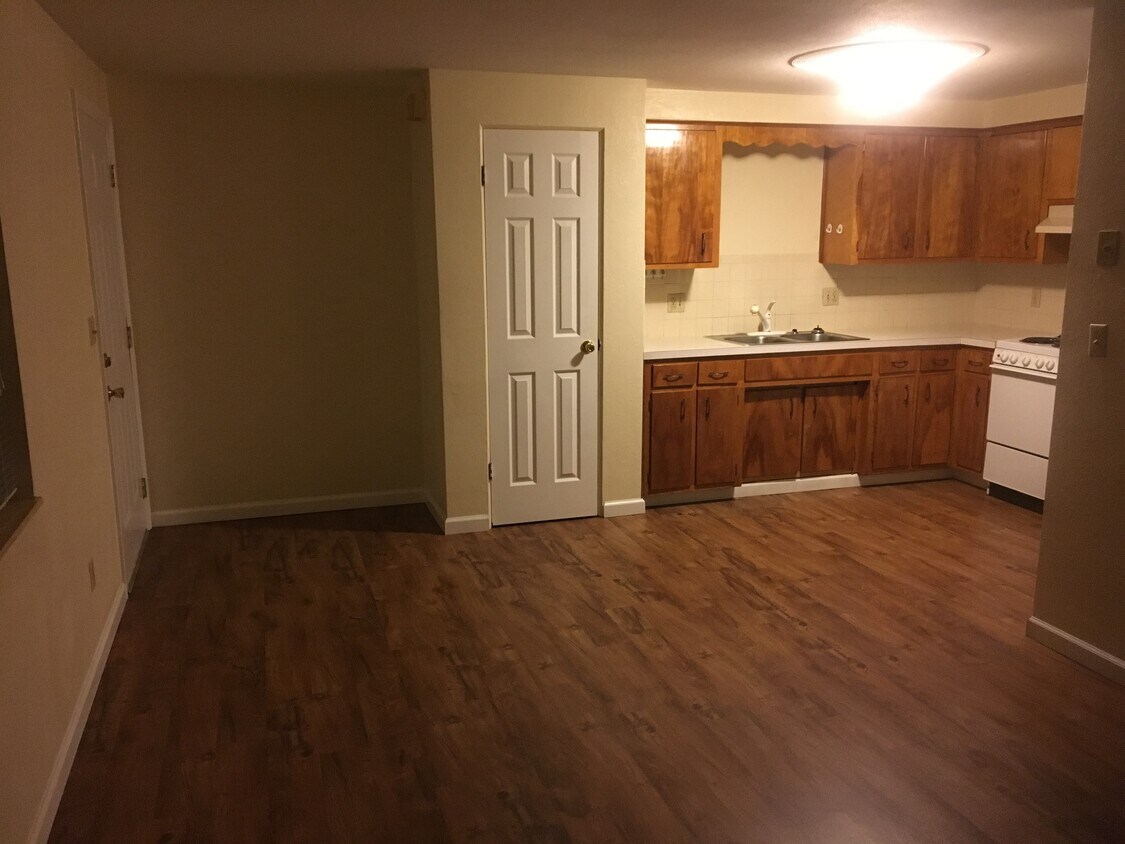 2039 Perryville Rd Unit 9, Cape Girardeau, MO 63701 Apartments in