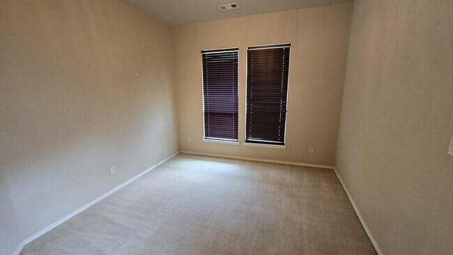 Foto del edificio - 2918 Hebert Trail Dr