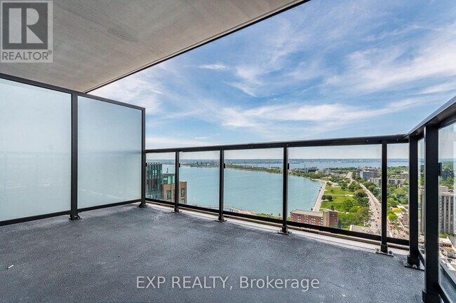Photo du bâtiment - 2075 Lakeshore Rd.