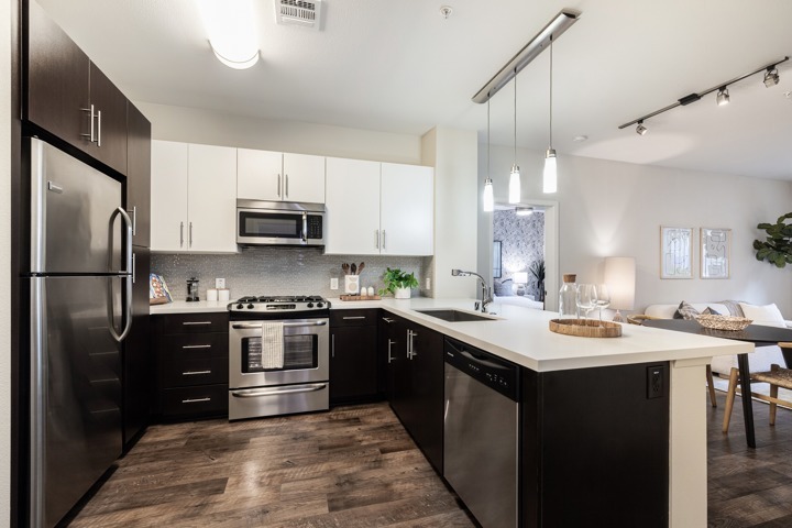 State-of-the-Art Kitchen | Elan Huntington Beach | Luxury Apartments Huntington Beach CA - Elan Huntington Beach