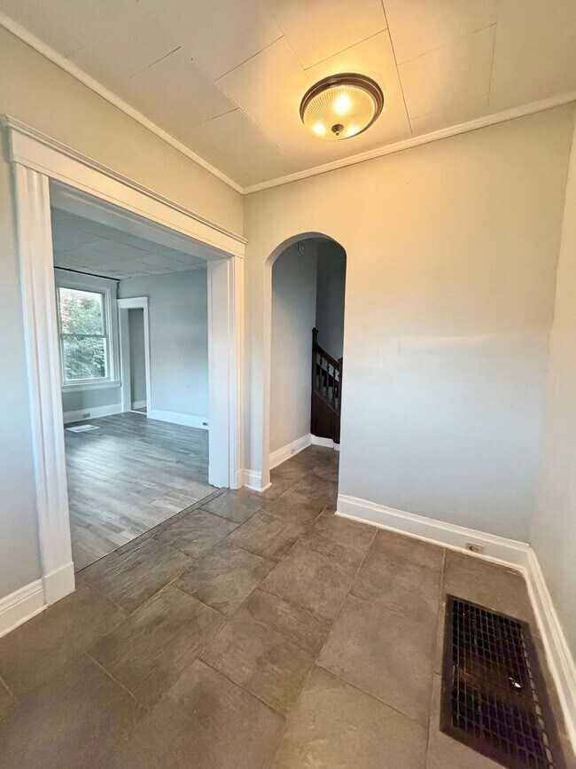 Building Photo - 3648 Brooks Ave