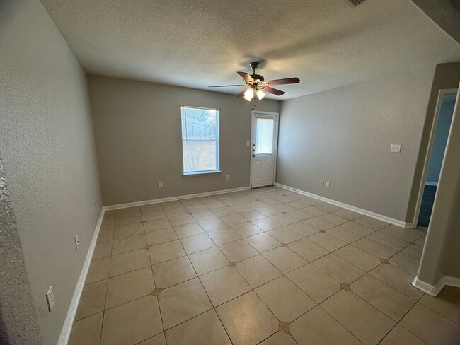 Foto del edificio - Nice 3 bedroom 2 bath -Ready for Move in