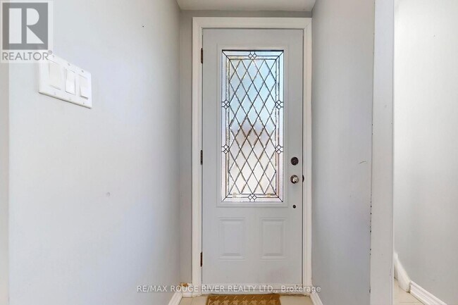 Building Photo - 5 Billington Crescent