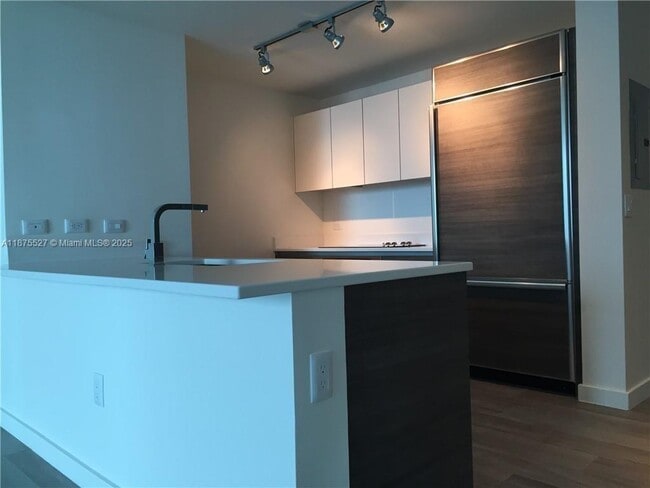 Building Photo - 1100 S Miami Ave