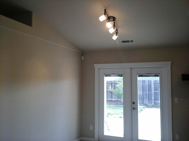 Building Photo - 1475 Donita Dr