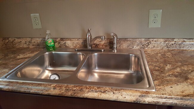 Kitchen - 511 Johnson St