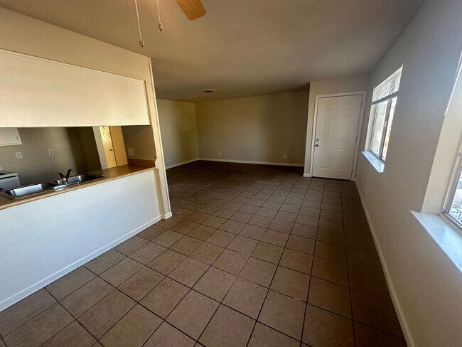 Foto del edificio - 1316 Hobart Dr