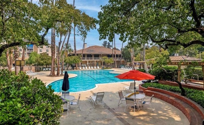 Foto del edificio - Spacious Upgraded Condo in The Keys – Waln...