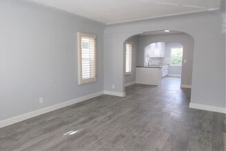 Building Photo - 61 Savona Walk