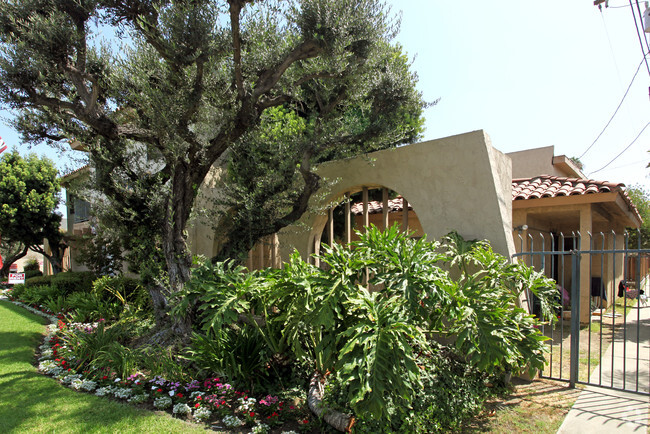 Building Photo - Beachside Apartments