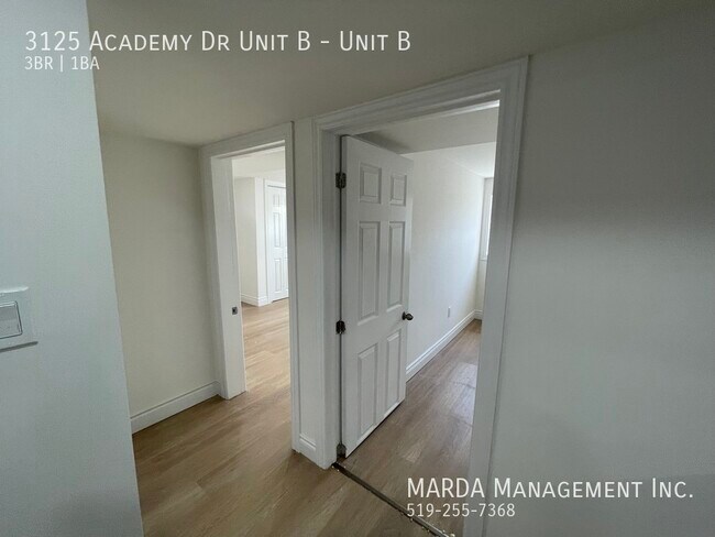 Photo du bâtiment - SPACIOUS 3BEDROOM/1 BATHROOM LOWER UNIT. P...