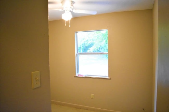 Foto del edificio - 2005 Railroad St