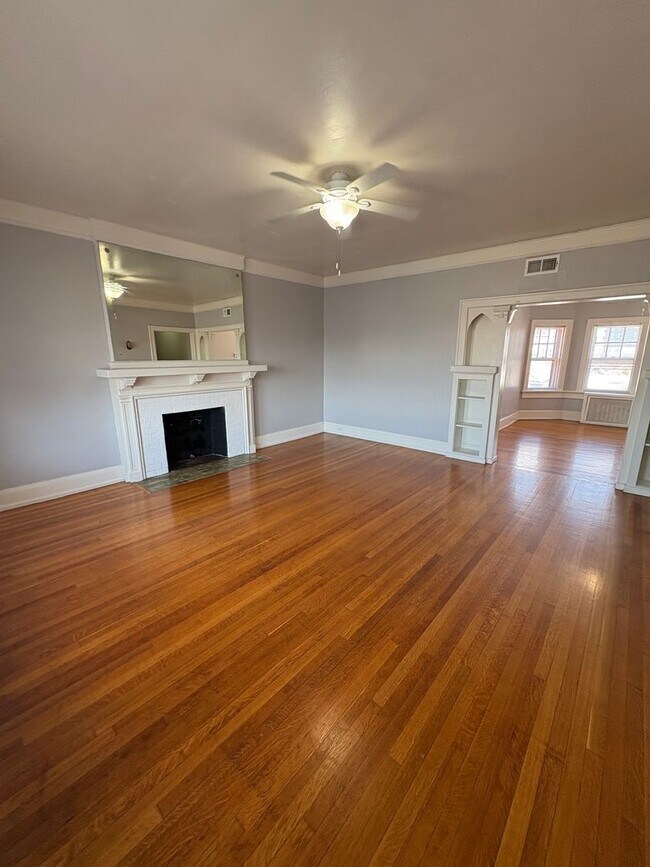 Building Photo - 307 S 39th St