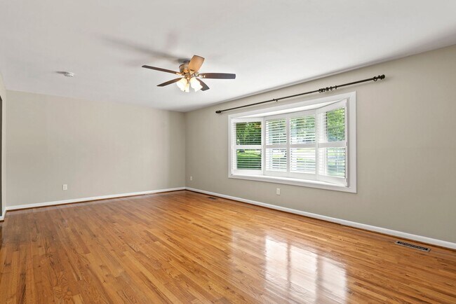 Building Photo - STUNNING FOUR BEDROOM DERWOOD HOME IS IMME...