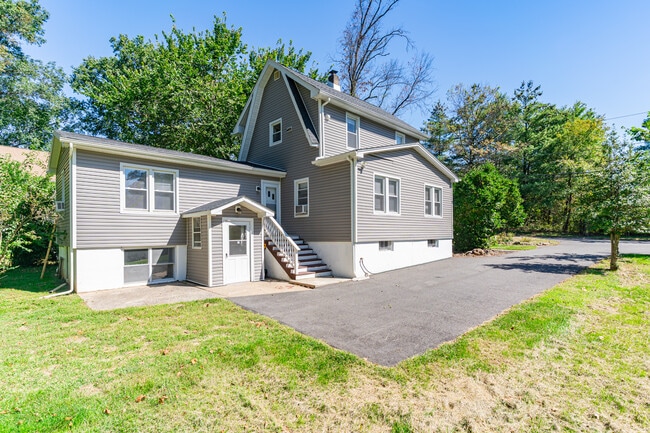 Estacionamiento de gran tamaño - 115 Billian St