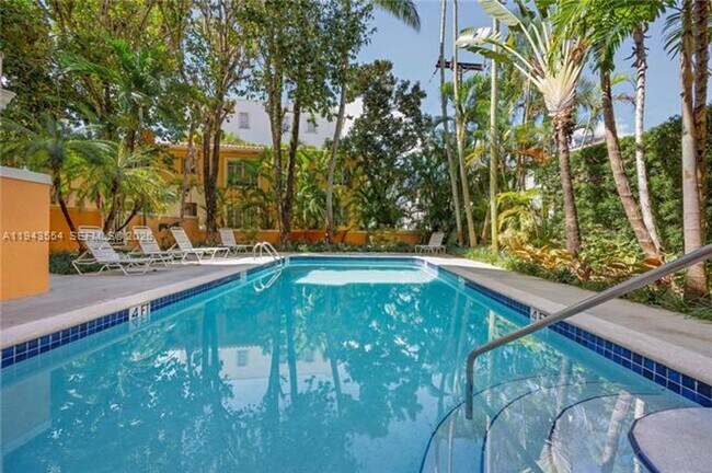 Foto del edificio - 1 Alhambra Cir