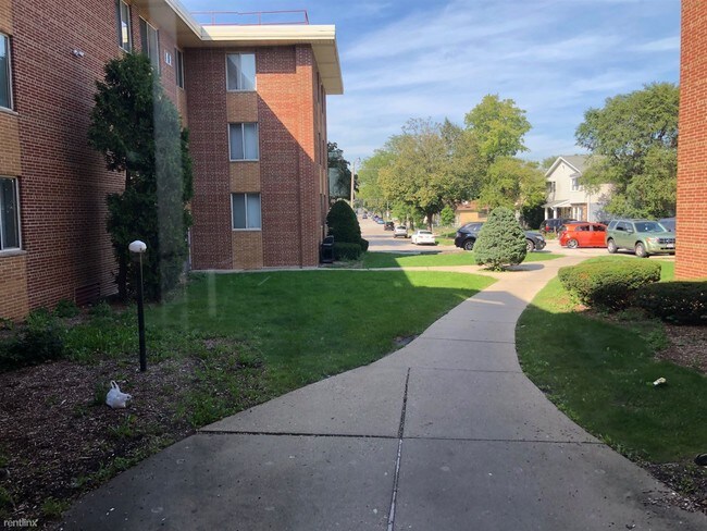 Foto del edificio - 2536 W Warnimont Ave
