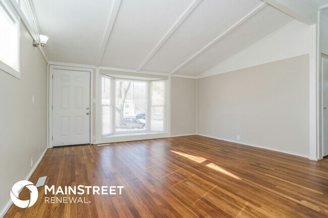 Foto del edificio - 5811 N Highland Ave