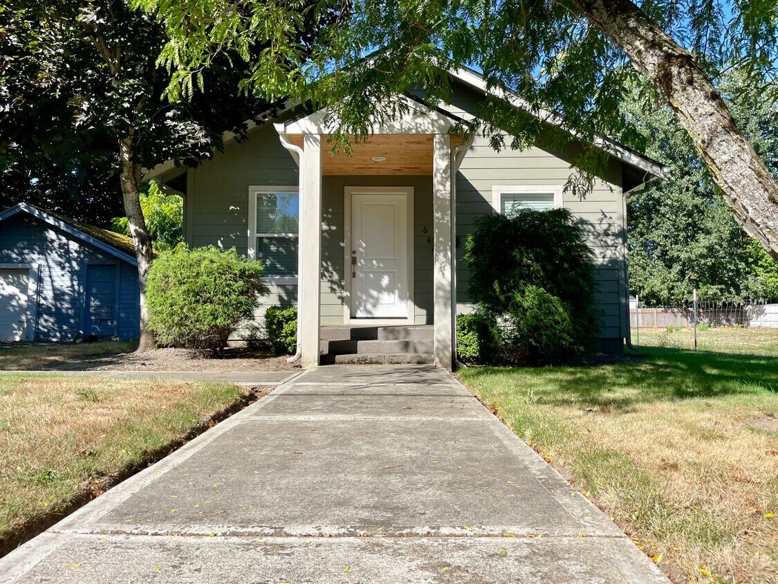Foto principal - Charming 2-bedroom Gresham home with large...