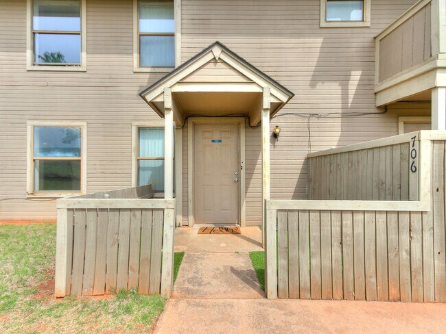 Building Photo - Urban Comfort in the Heart of OKC - 2 Bed ...