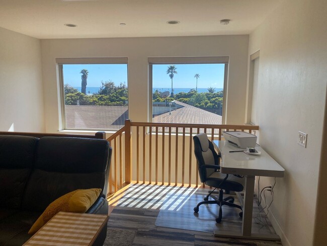 Building Photo - 2 br, 2.5 bath House - 545 Bello Street #6