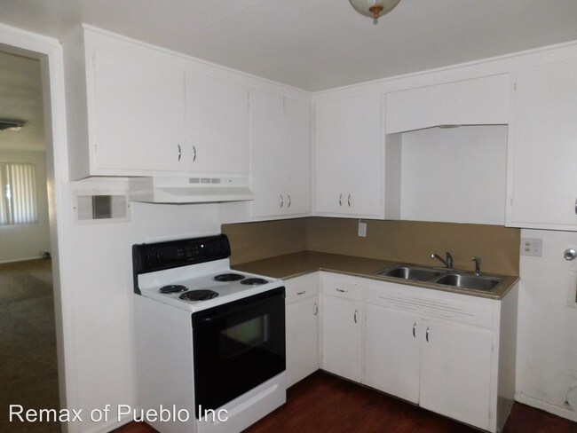 Building Photo - 2322 E Orman Ave