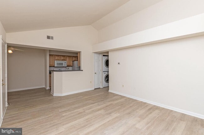 Building Photo - 6905 Victoria Dr