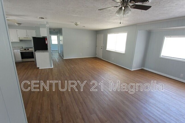 Foto del edificio - 2071 Fernwood Cir