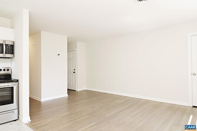 Foto del edificio - 614 Rockcreek Rd