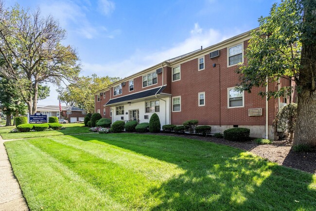 Foto del edificio - Palisade Gardens Apartments